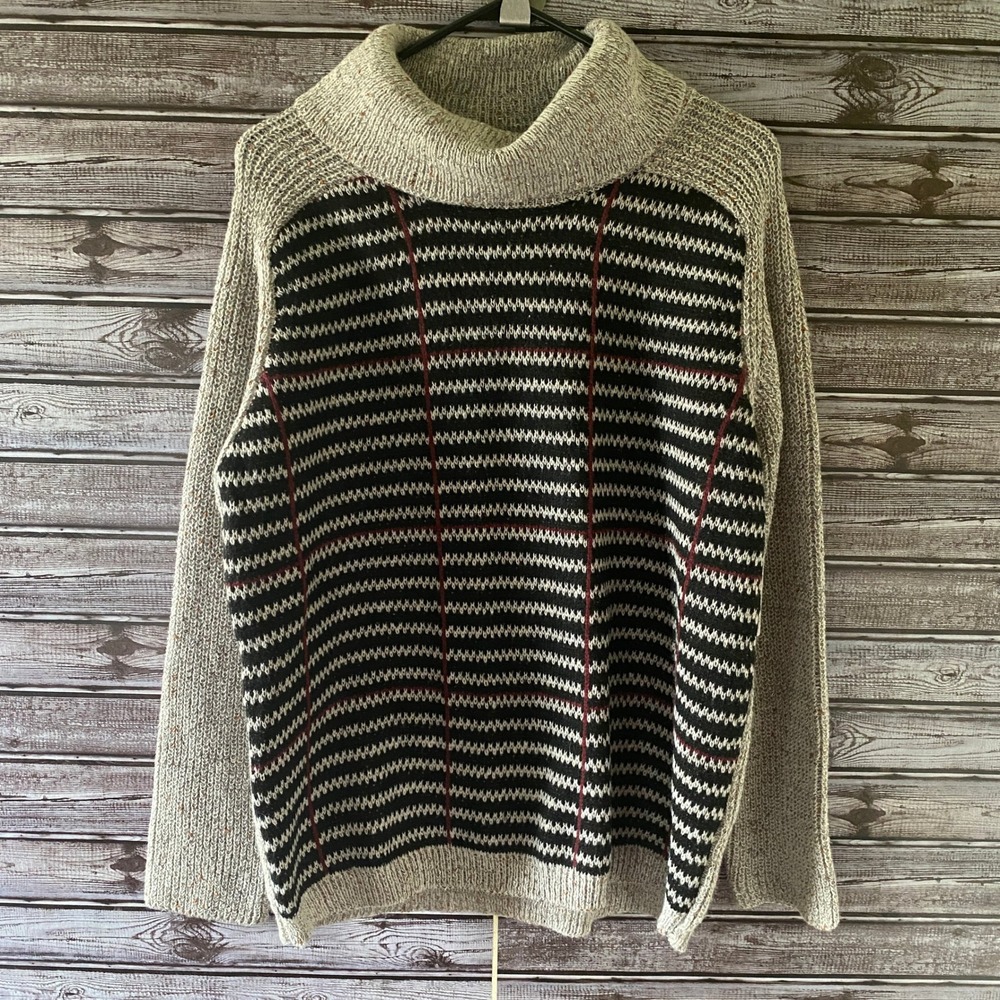 Weekend Suzanne Betro Long-Sleeved Turtleneck Sweater Size L/XL NWT